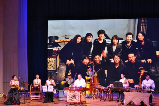 Азийн үндэсний хөгжмийн хамтлагийн тоглолтын зурагнууд